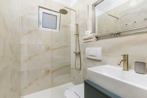 Shower, hair dryer, towels, soap - Villa Chiara Icici Studio Mascagni (Ičići)