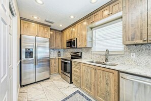 Apartment (2 Bedrooms) | Interior - Relax Poolside, Walk to Shore! Holmes Beach Condo (Holmes Beach)