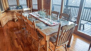 Dining - Mountain Attitude - Retreat Near Pigeon Forge (Sevierville)