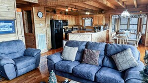 Unclassified image, 4 of 44, button - Mountain Attitude - Retreat Near Pigeon Forge (Sevierville)