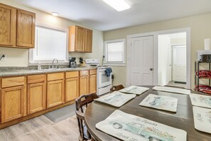 House (3 Bedrooms) | Interior - 6 Miles to Arcadia Beach! Bear Lake Getaway (Bear Lake)