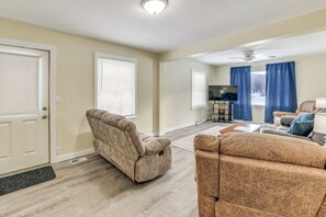 House (3 Bedrooms) | Interior - 6 Miles to Arcadia Beach! Bear Lake Getaway (Bear Lake)