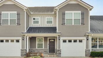 Apartment (3 Bedrooms) | Front of property