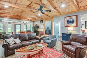 House (3 Bedrooms) | Interior - Texoma Retreat w/ Yard, Fire Pit & Boat Parking (Pottsboro)