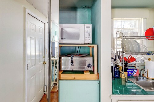 Quiet Studio Backed By Woods, Dog-friendly Yard