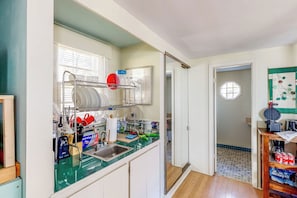 Interior - Quiet Studio Backed By Woods, Dog-friendly Yard (Fort Valley)