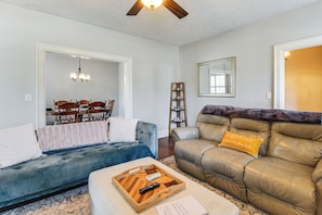 House (4 Bedrooms) | Interior - Pool, Patio & Putting Green: Manchester Getaway (Manchester)