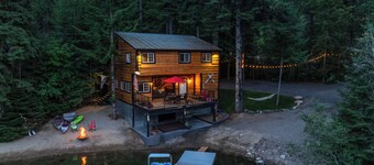 Hot Tub & Fire Pit: Getaway on Pend Oreille River