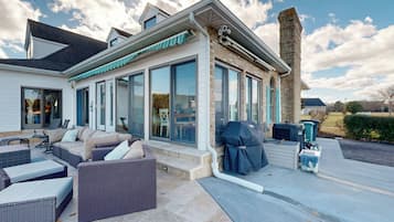 House (5 Bedrooms) | Interior