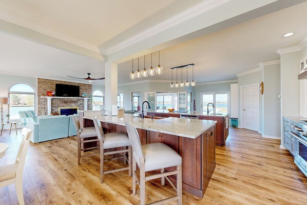 House (5 Bedrooms) | Interior