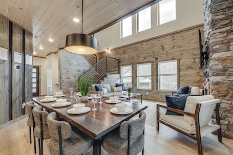 Interior. Indoor Pool, Hot Tub & Games! Pigeon Forge Cabin