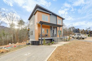 House (3 Bedrooms) | Interior - Indoor Pool, Hot Tub! 'the Smoky Luxe Retreat' (Pigeon Forge)