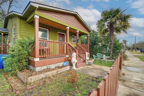 1 Mi to Wilmington Riverwalk: Getaway w/ Gas Grill