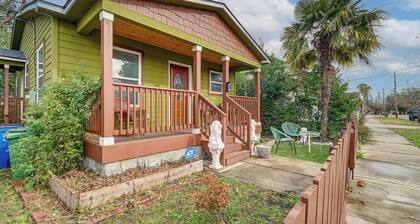 1 Mi to Wilmington Riverwalk: Getaway w/ Gas Grill