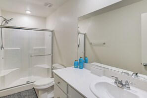 Interior - 8 Mi to Strip! Modern Townhome in South Vegas (Las Vegas)