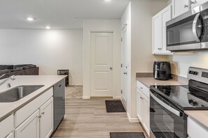 Interior - 8 Mi to Strip! Modern Townhome in South Vegas (Las Vegas)