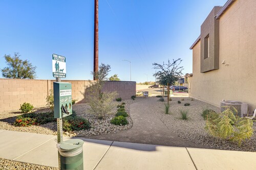 8 Mi to Strip! Modern Townhome in South Vegas