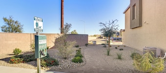 8 Mi to Strip! Modern Townhome in South Vegas