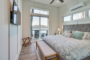 Interior - Family-friendly Lakefront Gem w/ Dock in Talladega (Talladega)