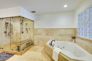 Interior - Work & Unwind, Stylish Sunnyvale Retreat! (Sunnyvale)