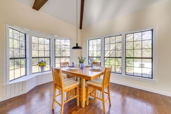 المنشأة من الداخل