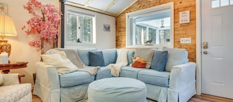 All-season Getaway in Tamworth: Pets Welcome!