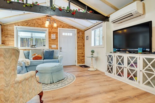 All-season Getaway in Tamworth: Pets Welcome!