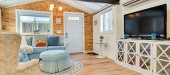 All-season Getaway in Tamworth: Pets Welcome!