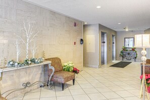Apartment (0 Bedroom) | Interior - 6 Mi to Downtown Cleveland: Lakeview Condo! (Lakewood)