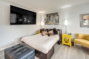 Apartment (0 Bedroom) | Interior - 6 Mi to Downtown Cleveland: Lakeview Condo! (Lakewood)