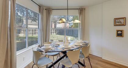 4 Mi to Six Flags: Family Retreat in San Antonio!