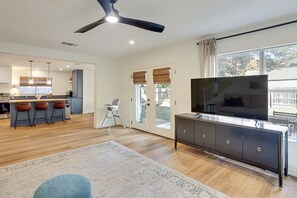 Interior - 4 Mi to Six Flags: Family Retreat in San Antonio! (San Antonio)