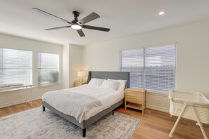 Interior - 4 Mi to Six Flags: Family Retreat in San Antonio! (San Antonio)