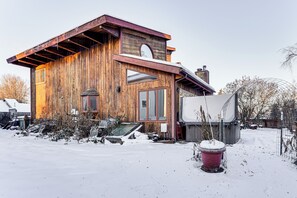 House (6 Bedrooms) | Interior - Hike, Ski & Soak! Spacious Anchorage Getaway (Anchorage)