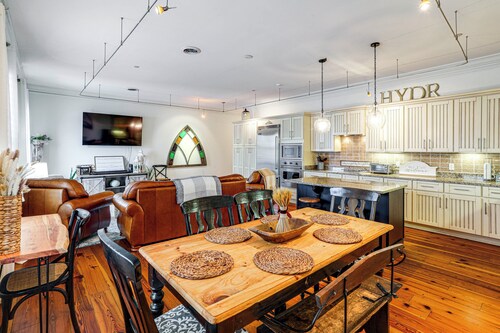 Steps to Oxford Square: Ole Miss Game Day Condo