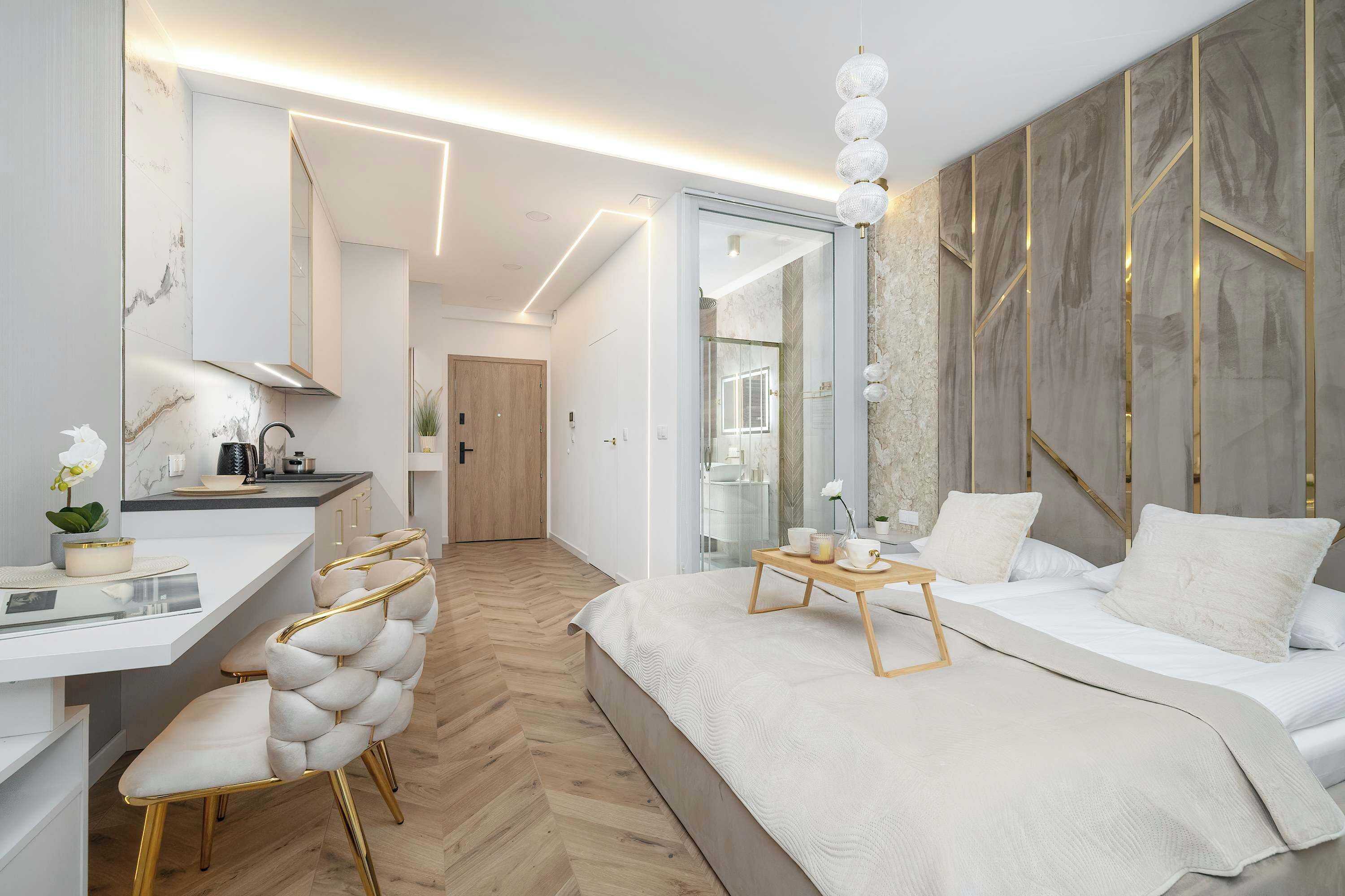 Iron/ironing board, travel crib, WiFi, bed sheets
