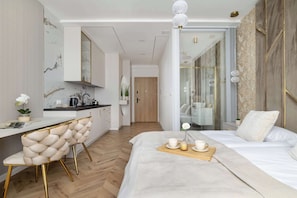 Iron/ironing board, travel cot, WiFi, bed sheets - Elegant Studio in the Center | Balcony | Parking (Katowice)