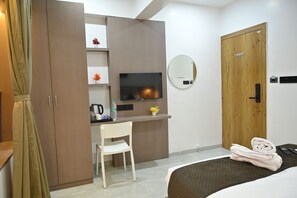 Comfort Studio Suite, City View | Desk, laptop workspace, iron/ironing board, free WiFi - Hotel City Center Executive Magarpatta (Pune)