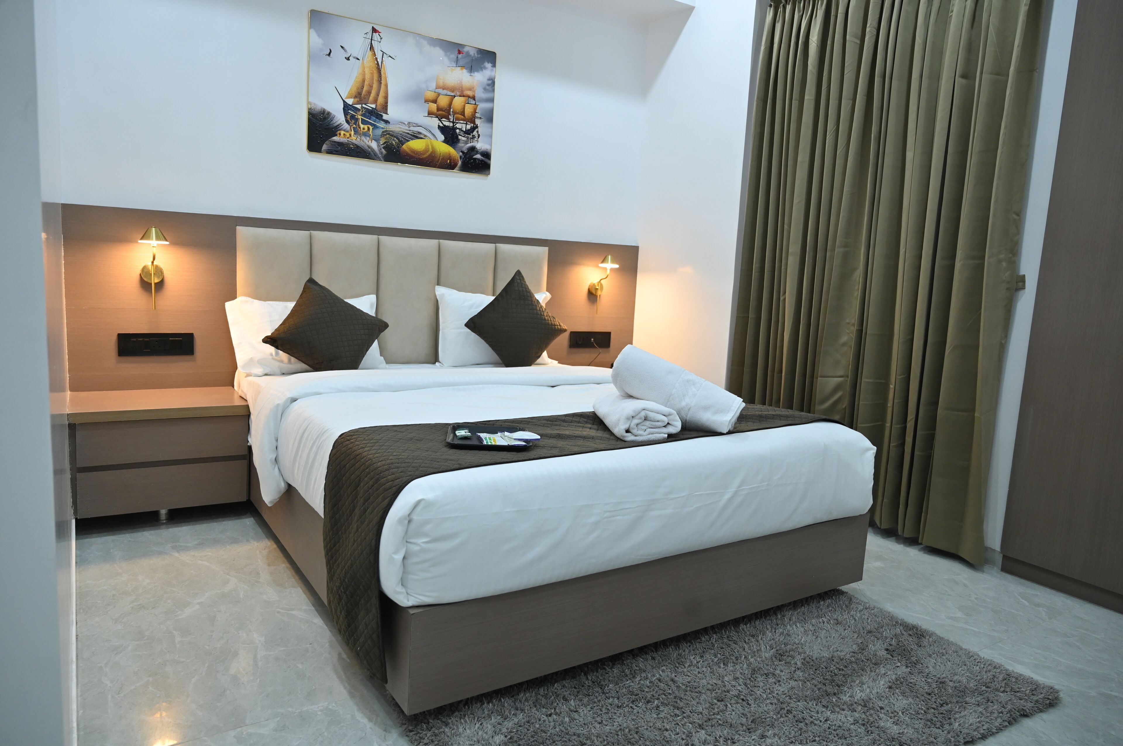 Desk, laptop workspace, iron/ironing board, free WiFi