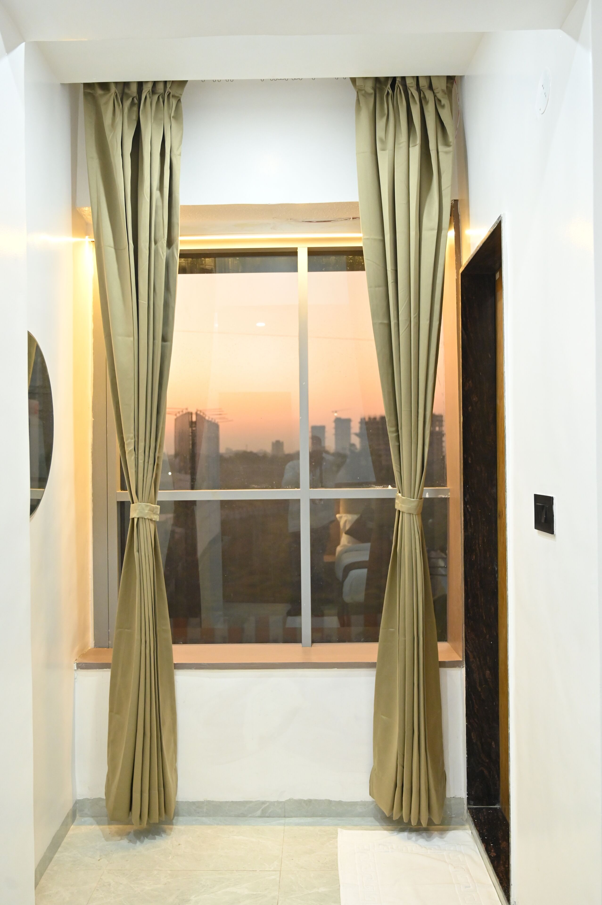 Deluxe Double or Twin Room, City View | Desk, laptop workspace, iron/ironing board, free WiFi