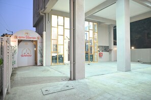 Front of property - Hotel City Center Executive Magarpatta (Pune)