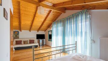 Iron/ironing board, Internet, bed sheets