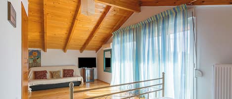 4 habitaciones, tabla de planchar con plancha, internet y ropa de cama