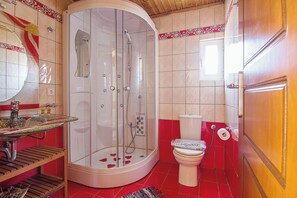 Hair dryer, towels, soap, toilet paper - Sea Breeze Garden Maisonette - Porto Rafti by ΜΡS (Porto Rafti)
