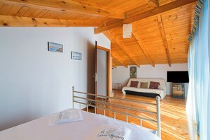 4 chambres, fer et planche à repasser, accès à Internet, literie fournie