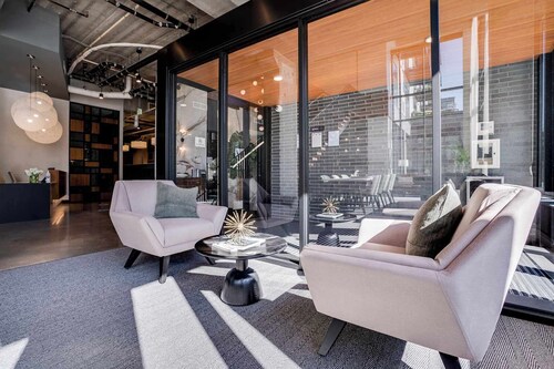 CozySuites in Marquee 2BR 1BA with pool & gym