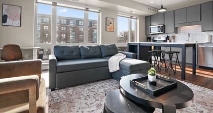 CozySuites in Marquee 2BR 2BA w/ pool & gym