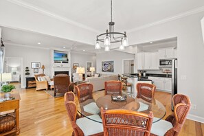 TV - Private House w/Private Pool, 0.3 miles from beach + Free Attraction Tickets! (North Myrtle Beach)