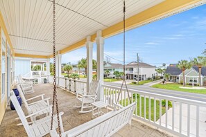 Terrace/patio - Private House w/Private Pool, 0.3 miles from beach + Free Attraction Tickets! (North Myrtle Beach)