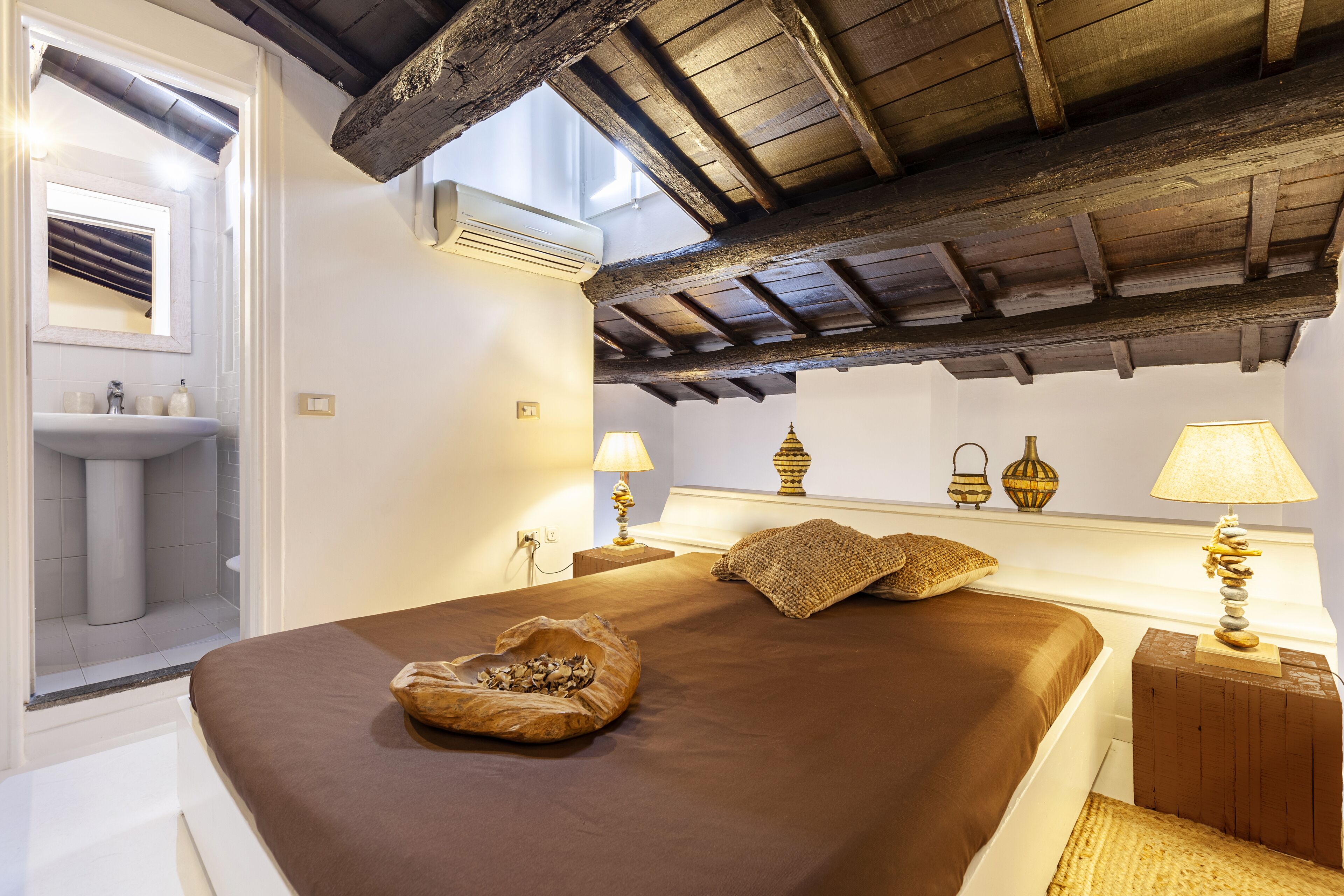 Appartement Luxe, vue ville | Literie de qualité supérieure, couette en duvet d'oie, minibar